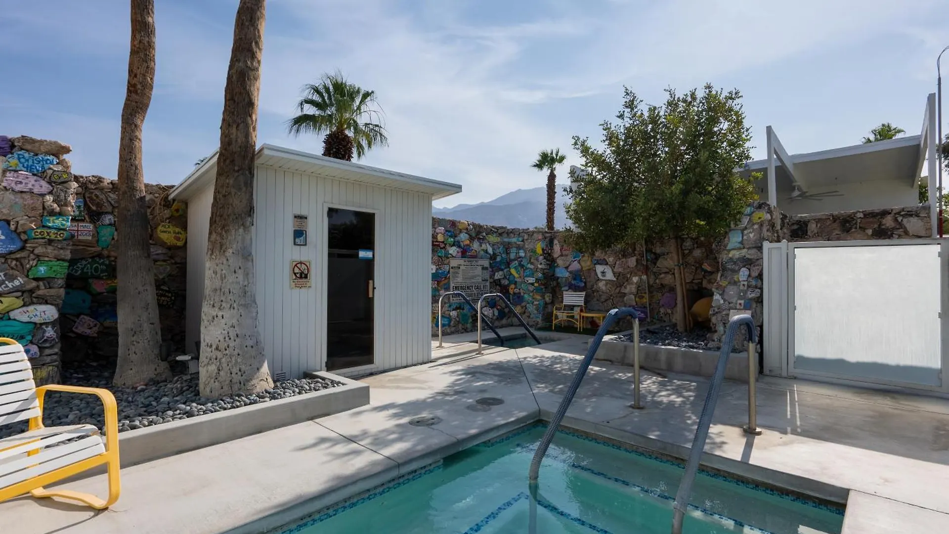 Monkey Tree Hotel By Avantstay Stylish Hotel In Palm Springs W Pool United States