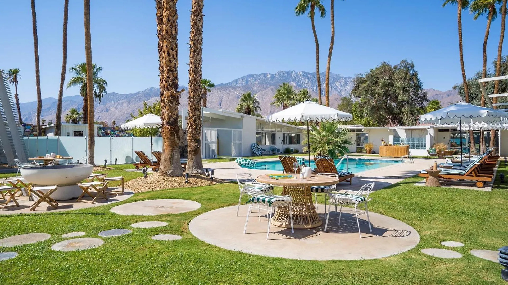 Monkey Tree Hotel By Avantstay Stylish Hotel In Palm Springs W Pool 0*,  United States