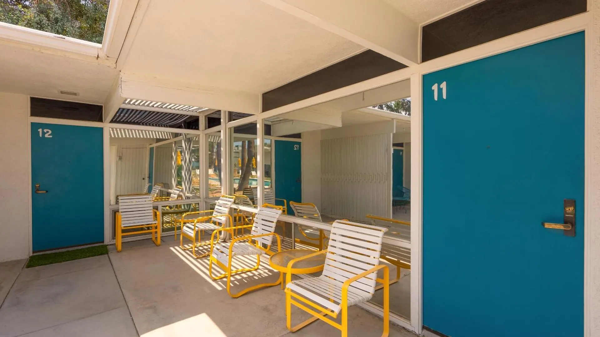 Monkey Tree Hotel By Avantstay Stylish Hotel In Palm Springs W Pool USA