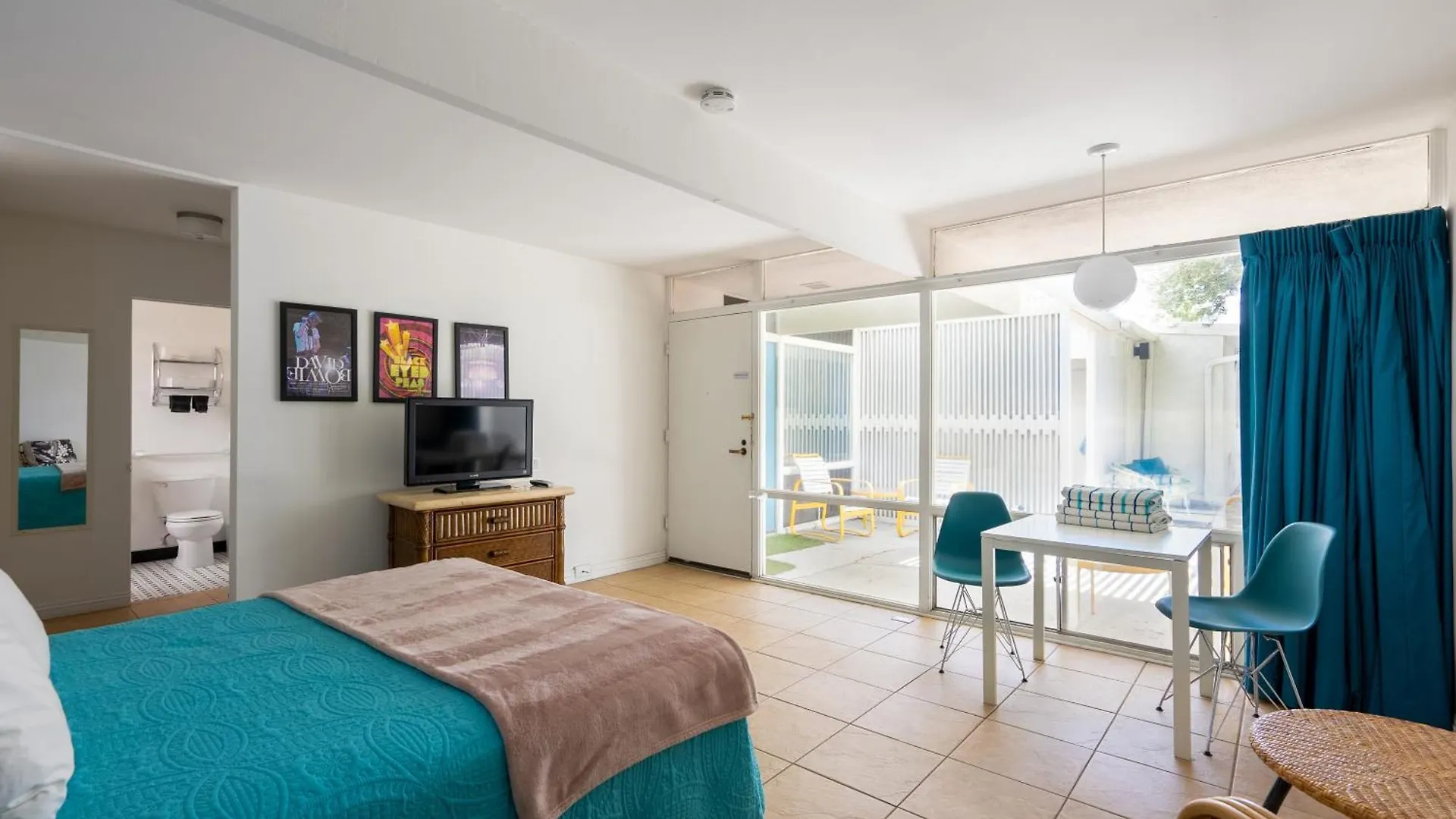 Monkey Tree Hotel By Avantstay Stylish Hotel In Palm Springs W Pool