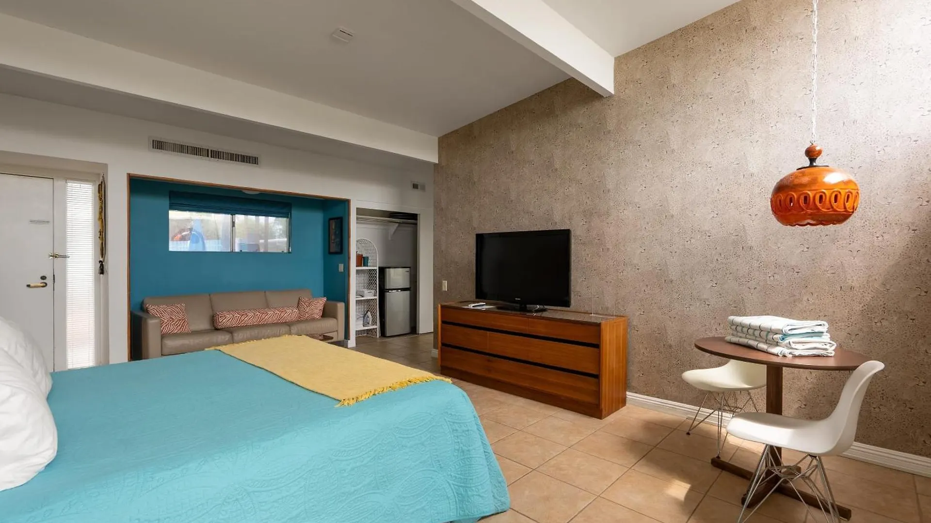 Monkey Tree Hotel By Avantstay Stylish Hotel In Palm Springs W Pool