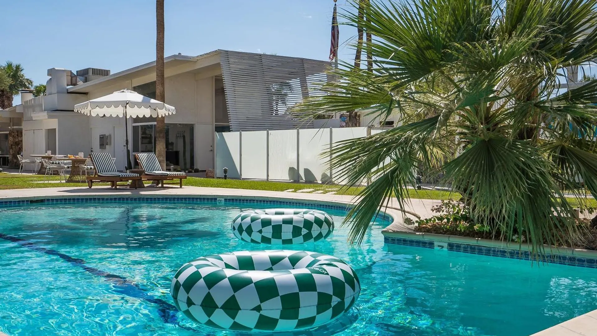 Monkey Tree Hotel By Avantstay Stylish Hotel In Palm Springs W Pool