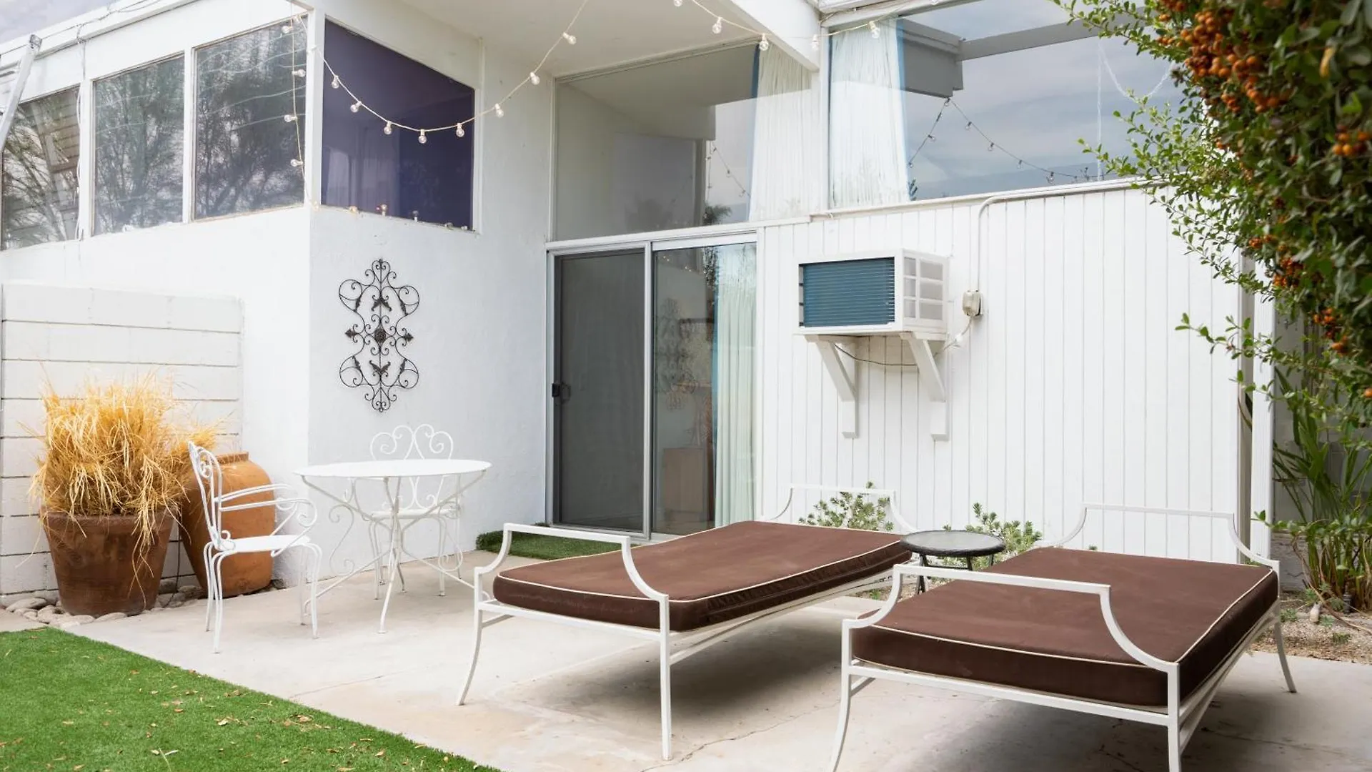 Monkey Tree Hotel By Avantstay Stylish Hotel In Palm Springs W Pool
