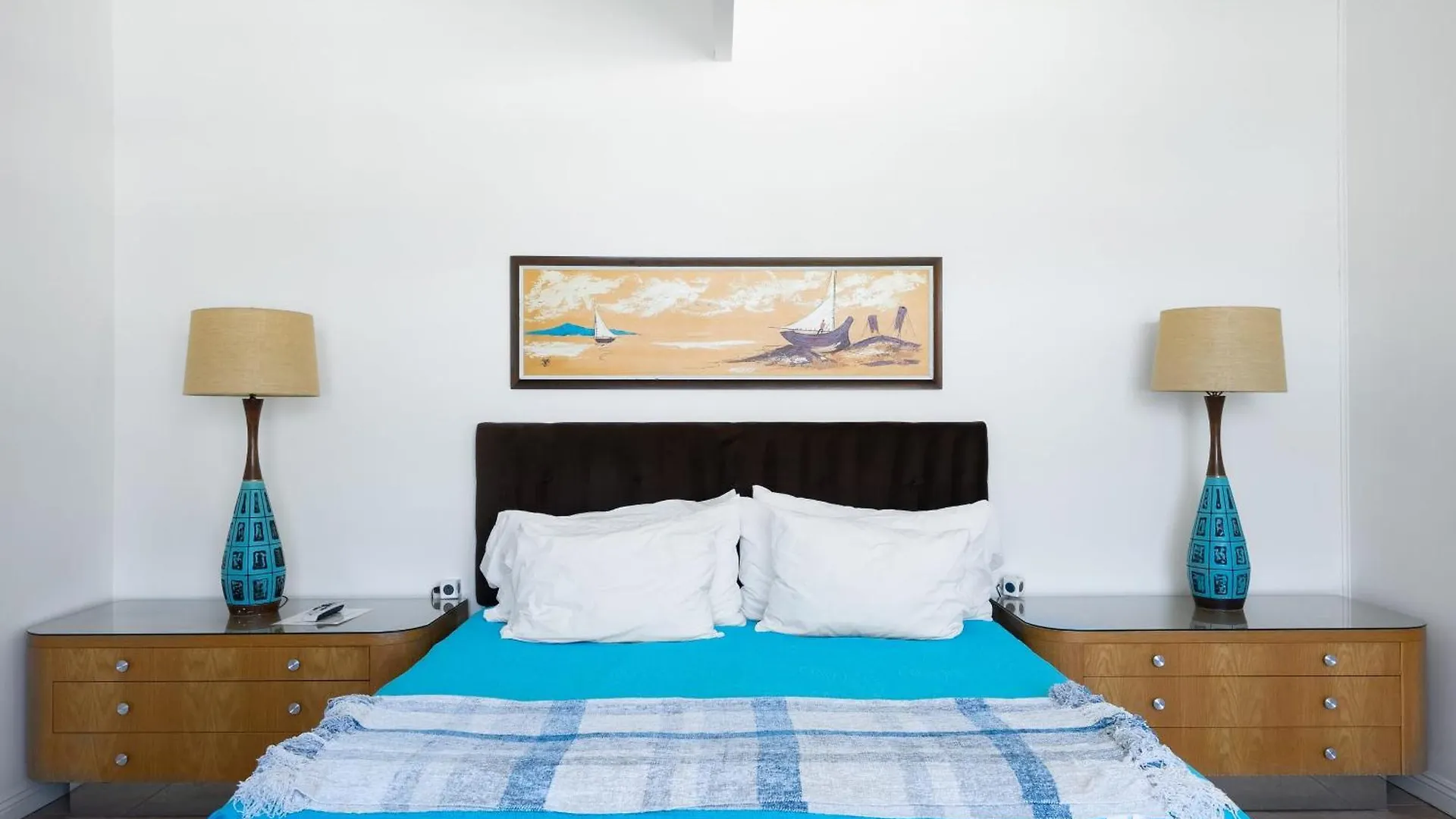 Monkey Tree Hotel By Avantstay Stylish Hotel In Palm Springs W Pool contacts
